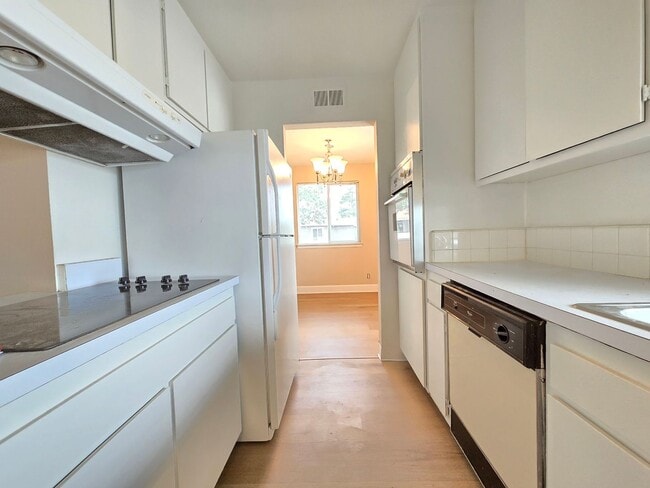 Building Photo - Henderson