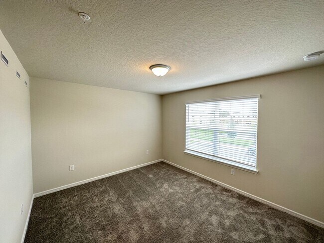 Building Photo - 3 Bedroom, 2.5 Bath Town Home in Winter Park!