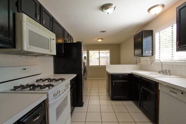 Building Photo - Updated 4 Bedroom • 2.5 Bath • West Round Rock • Downstairs Primary Suite • Two Living Areas • La...