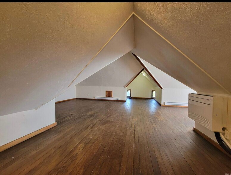 Large Attic Space/ 5th Bedroom or Bonus Room - 1003 E Washington St