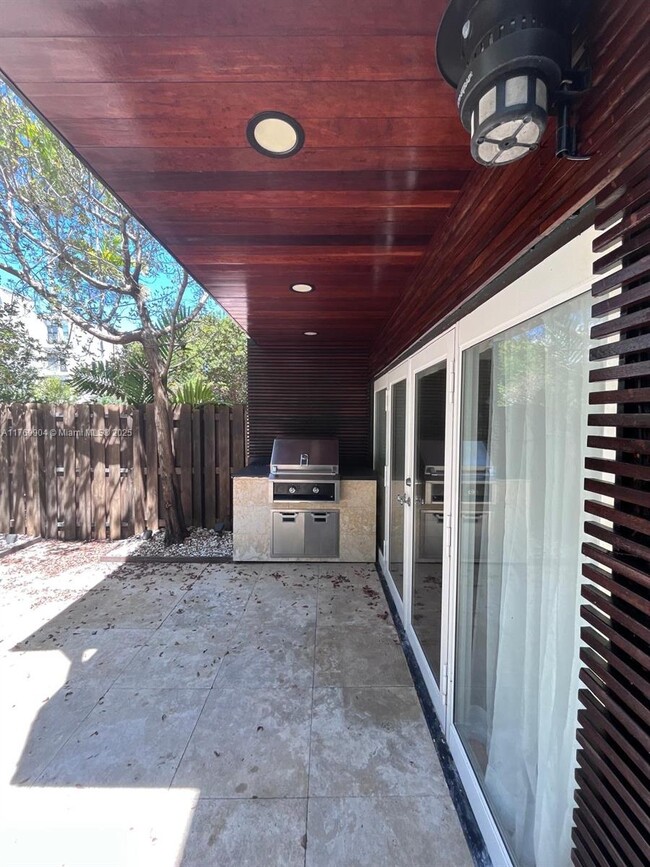 Building Photo - 7510 SW 58th Ave