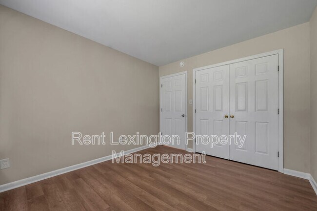 Building Photo - 833 Malabu Dr