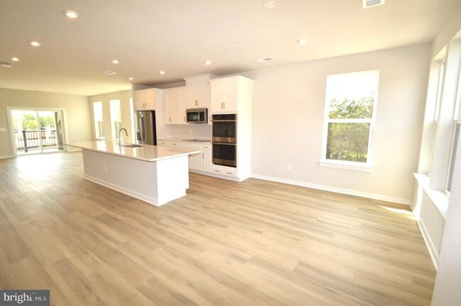 Building Photo - 43795 Middleway Ter