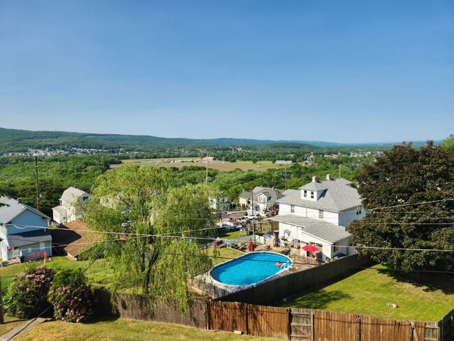 Building Photo - 19 Rutter St