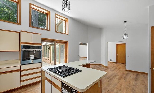 Building Photo - 28118 Forestbrook Dr
