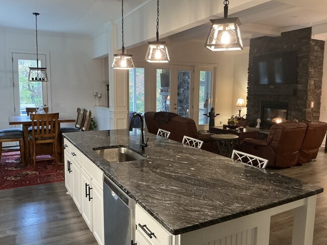 Building Photo - 291 North St