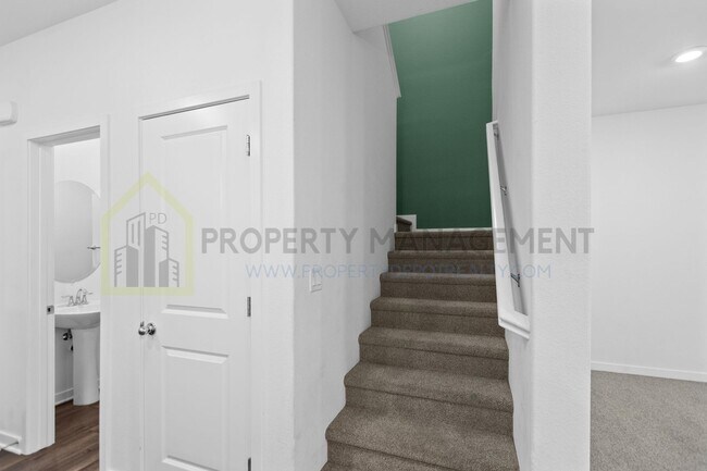 Building Photo - For Rent: Stylish 3-Bedroom Townhouse with...