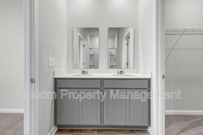 Building Photo - 602 Solar Ct