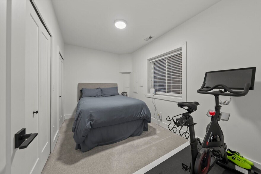 Building Photo - 1205 Hamlet St