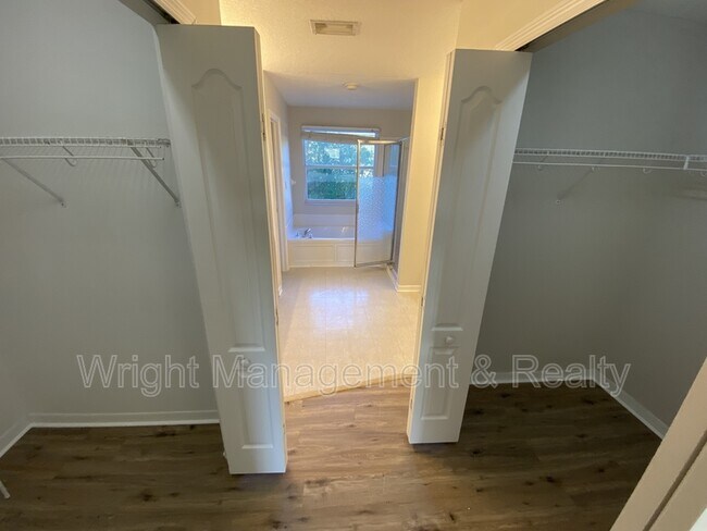 Building Photo - 1231 Brooke View Dr