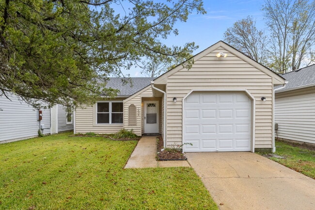 Building Photo - 1636 Mill Oak Dr