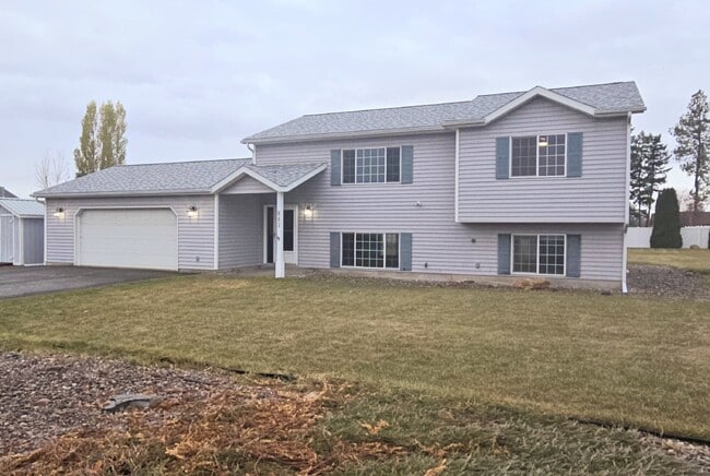 Building Photo - Remodeled 3 bedroom, 2 bathroom, 2 car garage + shop