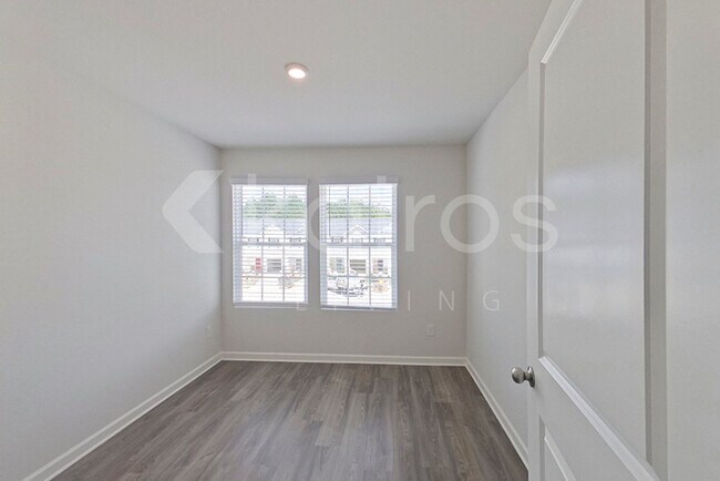 Building Photo - 364 Ironwood Ct