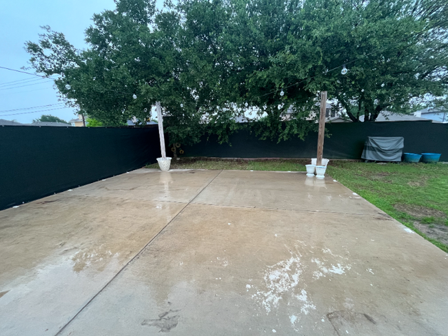 Building Photo - 6304 Spring Ranch Dr