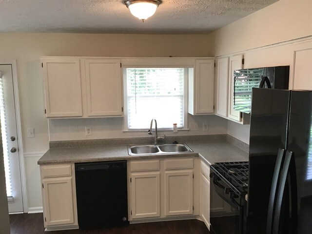 Building Photo - 999 Merrimac Way