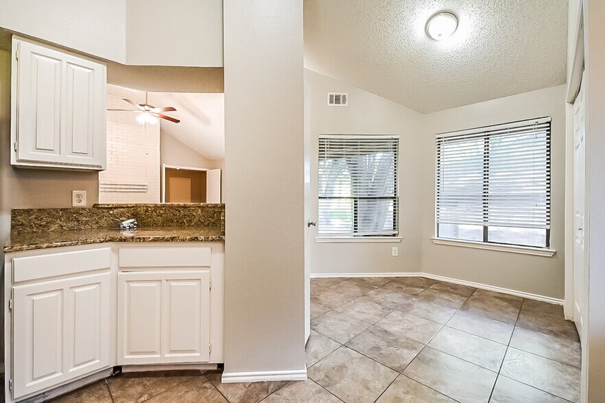 Building Photo - 5609 Winding Woods Trail