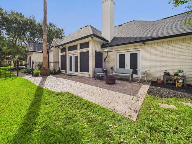 Building Photo - 203 Las Brisas St