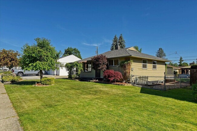 Building Photo - Beautiful 3bed/2 bath home in the heart of Shadle Park - coming soon