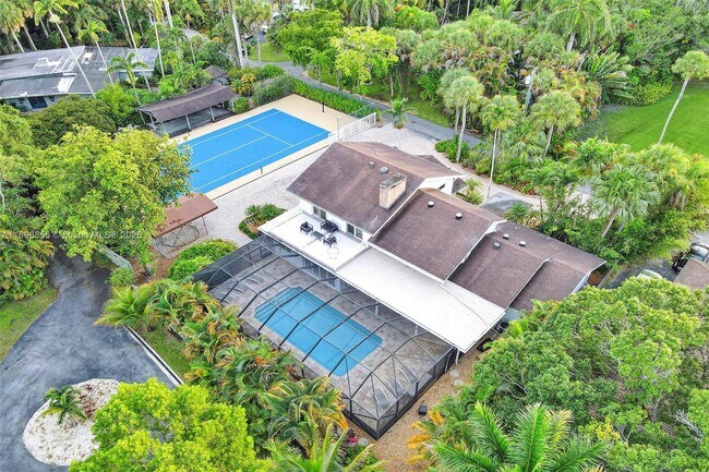 Building Photo - 2120 SW 28th Way