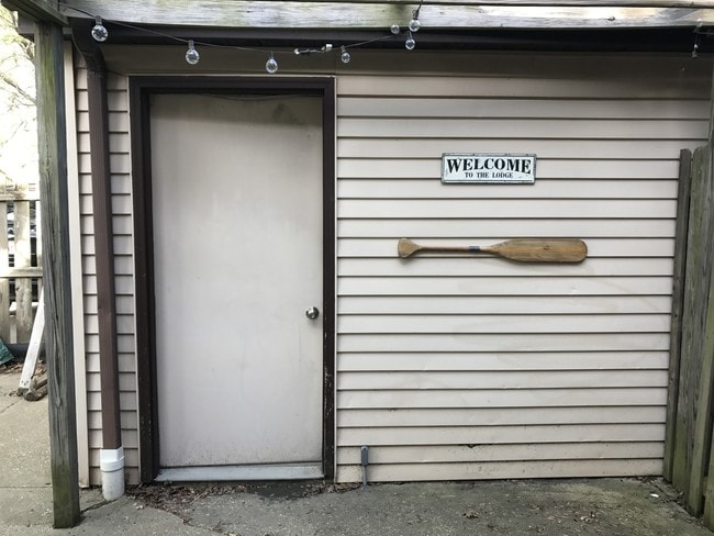 Storage Unit - 2738 Dartmouth Dr