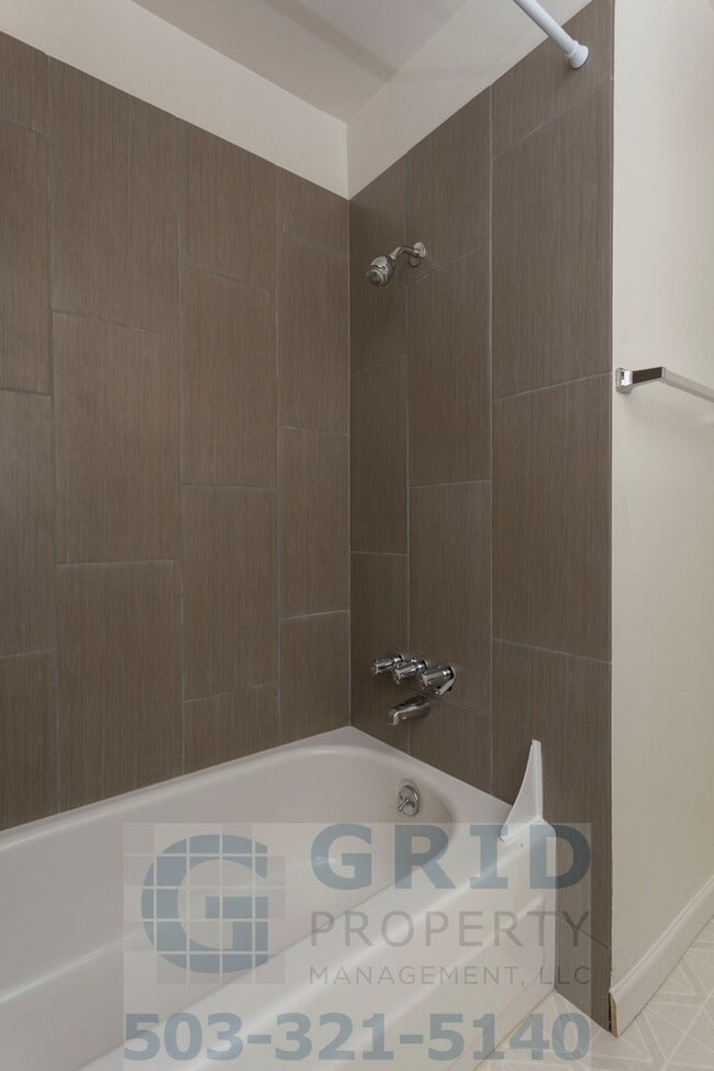 Building Photo - GPM475 - SE Woodward St (T1)