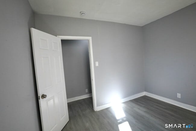 Building Photo - 156 Poplar St