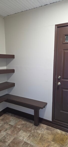 Building Photo - 484 Merchants Rd