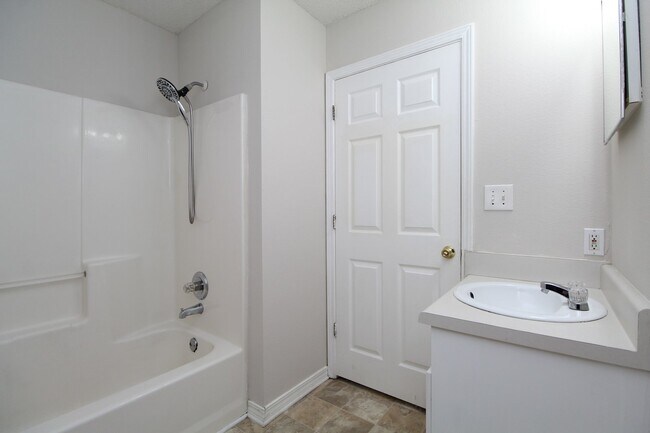 Building Photo - Updated 3BR/1BA Patio Home in Northeast Pe...