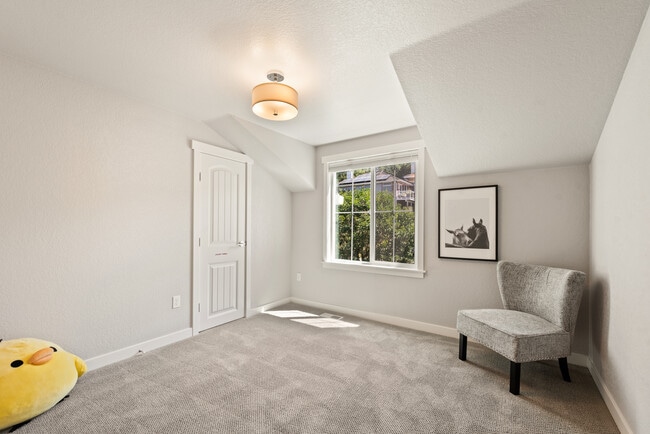 Building Photo - 6119 114th Ave NE