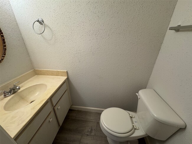 Building Photo - 12959 Wirevine Ln