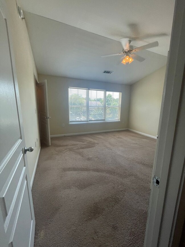 Building Photo - 18-1825 Whittaker