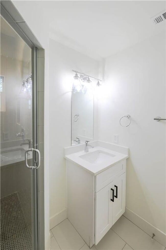 Building Photo - 8 Bedrooms 8 Baths Pre-leasing Now for 202...