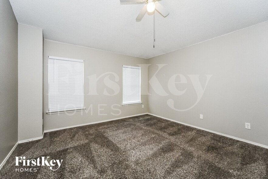 Building Photo - 7401 Snow Ridge Dr