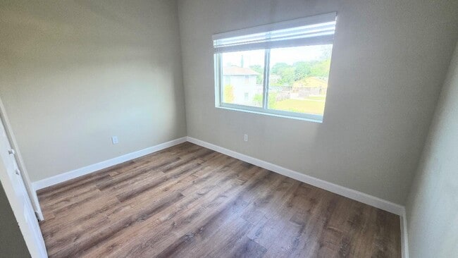 Building Photo - 4957 Serafica Dr