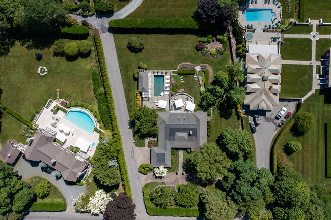 Building Photo - 3 Barclay Sq