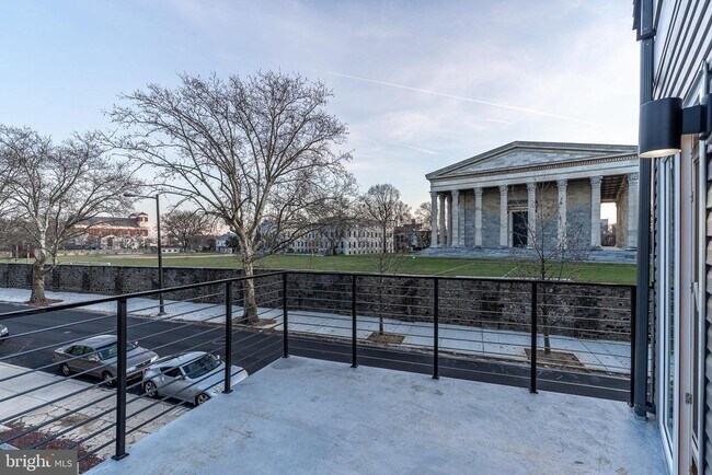 Building Photo - 2045 N College Ave