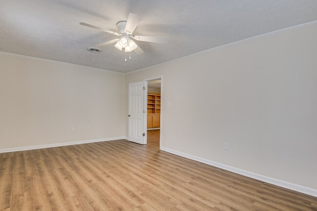 Building Photo - 103 Smallridge St