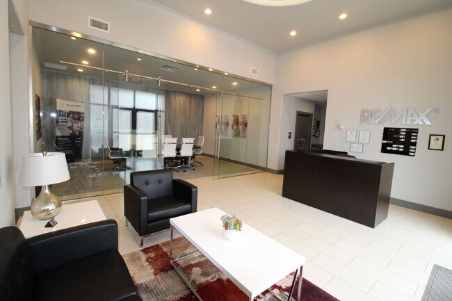 Building Photo - 418 Village Dr