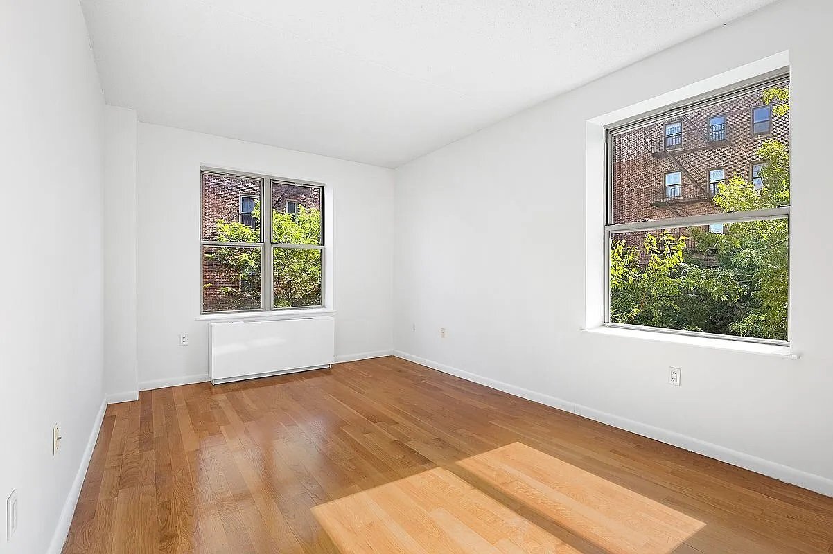 Building Photo - 736 W 187th St