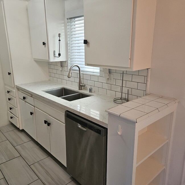 Building Photo - 39 Catamaran St