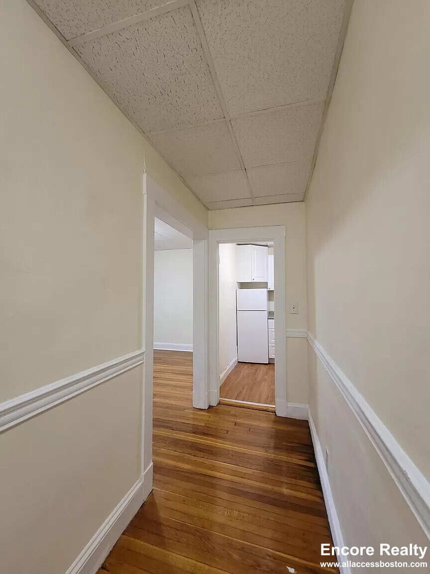 Building Photo - 364 Riverway