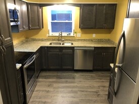 Building Photo - 2881 Chamberlain Rd