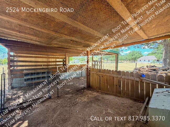Building Photo - 2524 Mockingbird Rd