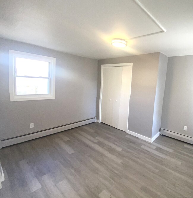 Building Photo - 15 Barnum Ct
