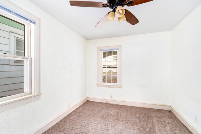 Building Photo - 5724 W 8th St