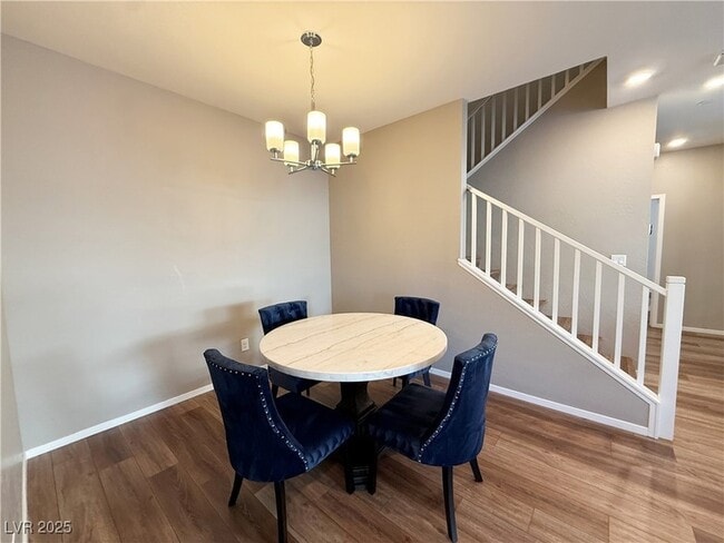 Building Photo - 525 Mossy Cup St