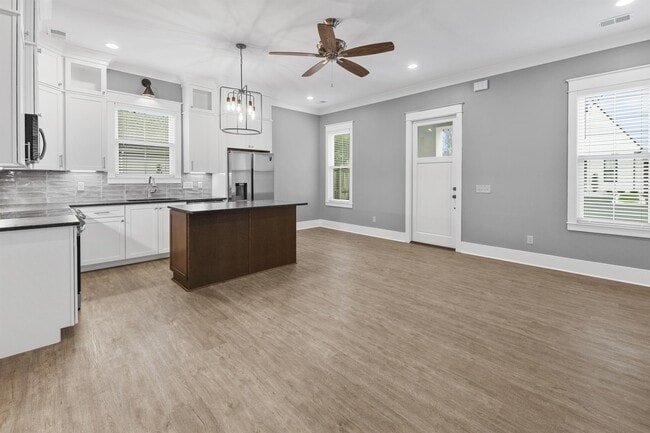 Building Photo - 1705 Double Oak Trl