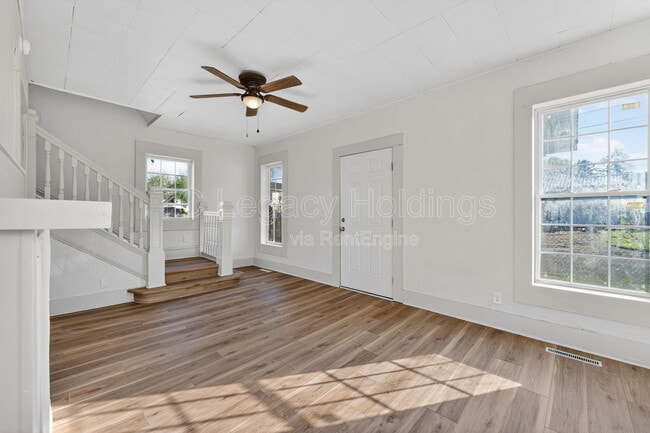 Building Photo - 139 Martin St