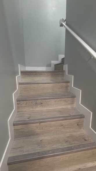 Building Photo - 14627 Gledhill St