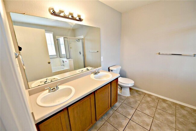 Building Photo - 510 Golden Gate Dr